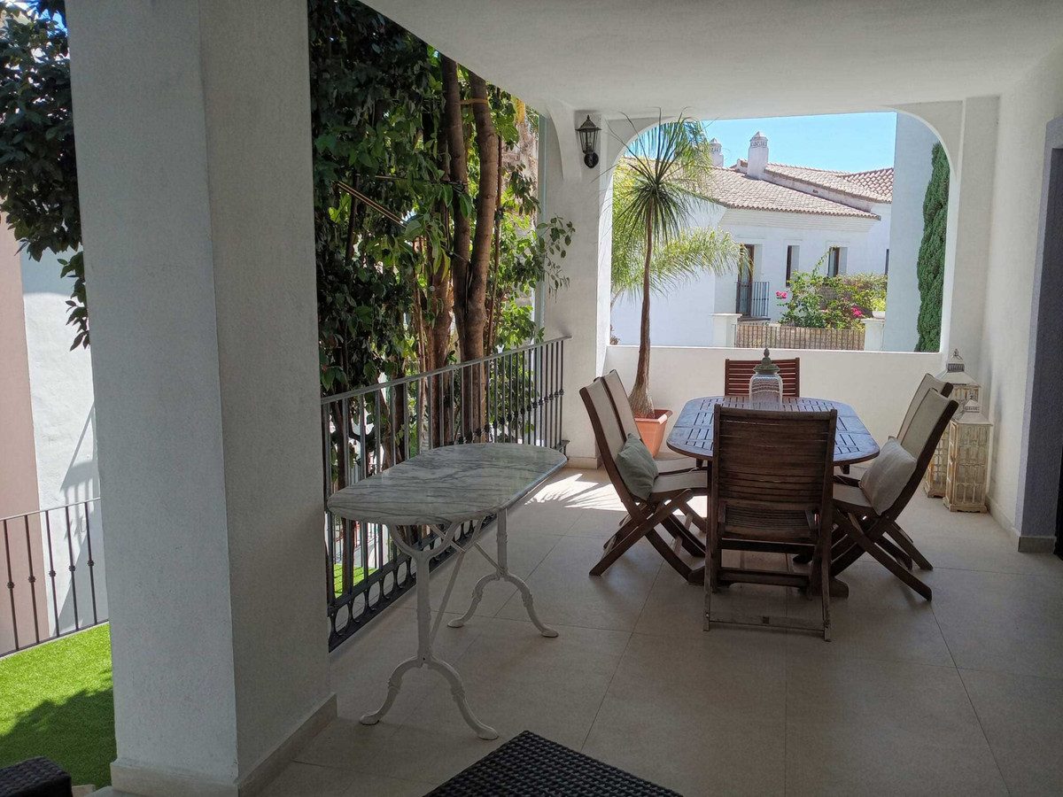 Townhouse in El Paraiso, Costa del Sol – 3 beds – 756000 € - photo 3 of 22