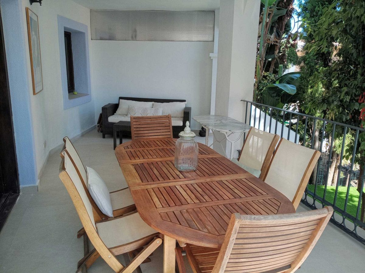 Townhouse in El Paraiso, Costa del Sol – 3 beds – 756000 € - photo 4 of 22