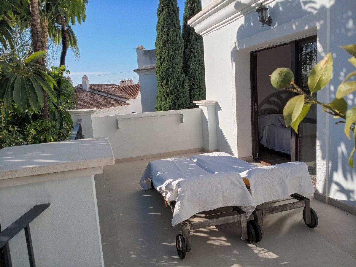Townhouse in El Paraiso, Costa del Sol – 3 beds – 756000 € - photo 5 of 22