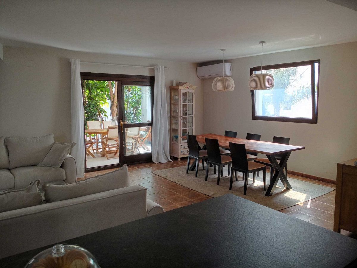 Townhouse in El Paraiso, Costa del Sol – 3 beds – 756000 € - photo 7 of 22