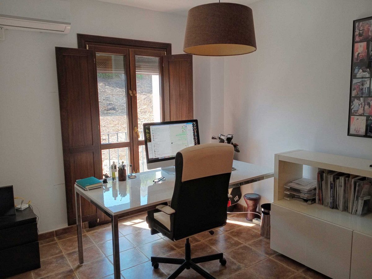 Townhouse in El Paraiso, Costa del Sol – 3 beds – 756000 € - photo 16 of 22