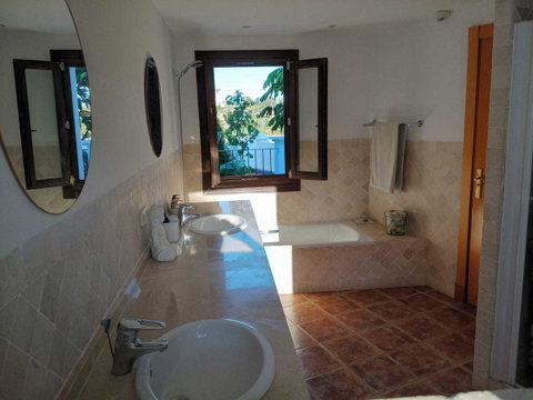 Townhouse in El Paraiso, Costa del Sol – 3 beds – 756000 € - photo 18 of 22