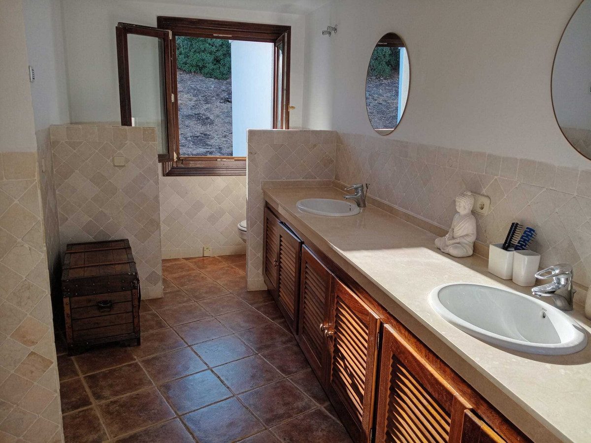 Townhouse in El Paraiso, Costa del Sol – 3 beds – 756000 € - photo 19 of 22