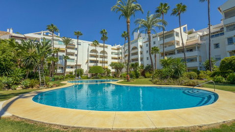 Middle Floor Apartment in Estepona, Costa del Sol – 2 beds – 350000 € - photo 3 of 22