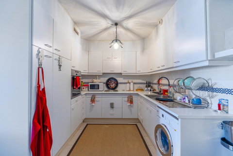 Middle Floor Apartment in Estepona, Costa del Sol – 2 beds – 350000 € - photo 12 of 22
