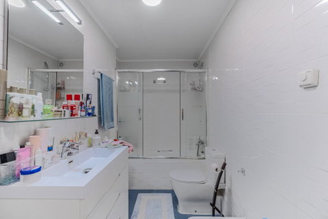 Middle Floor Apartment in Estepona, Costa del Sol – 2 beds – 350000 € - photo 19 of 22