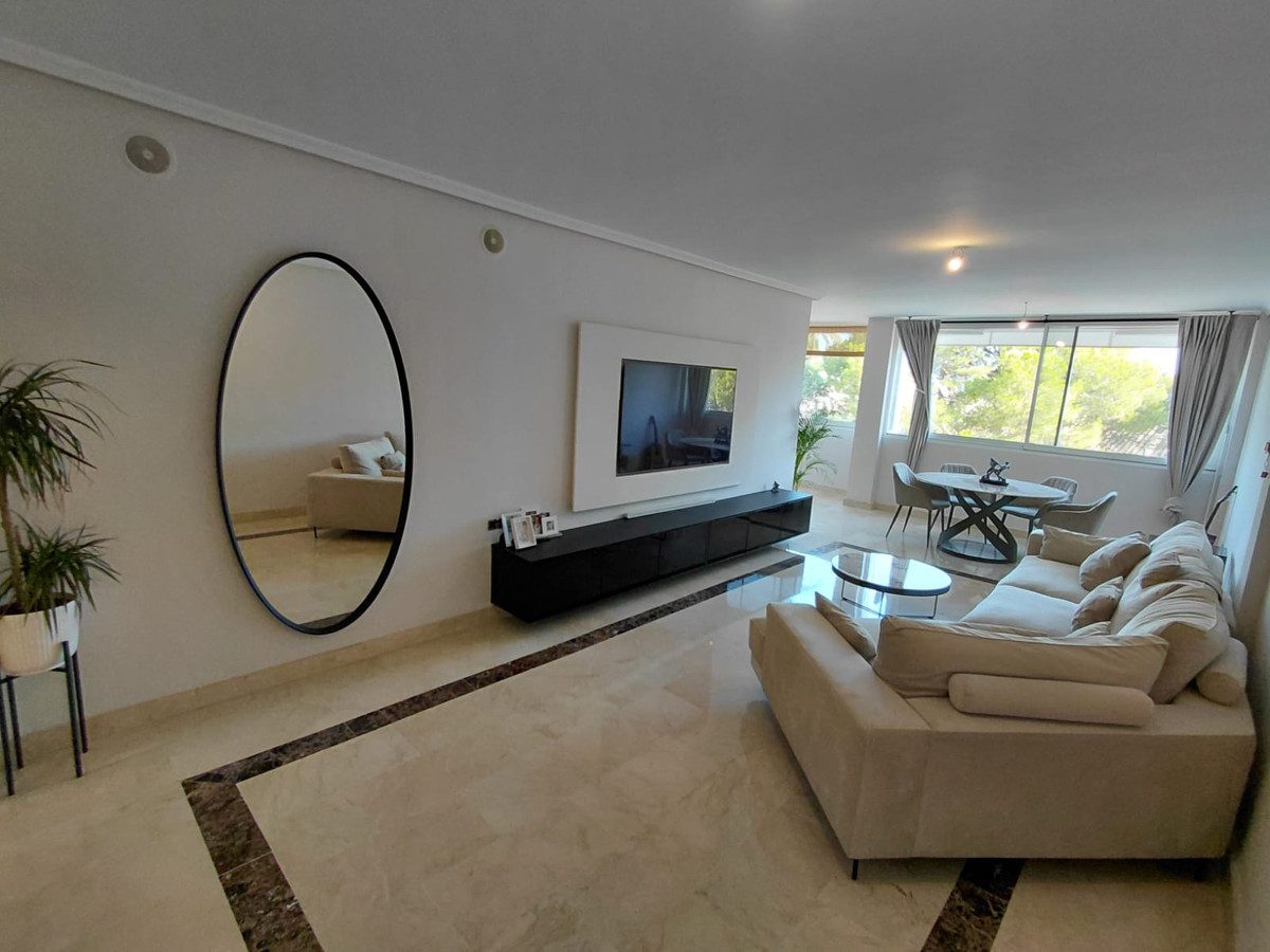 Middle Floor Apartment in Marbella, Costa del Sol – 2 beds – 540000 € - photo 1 of 16