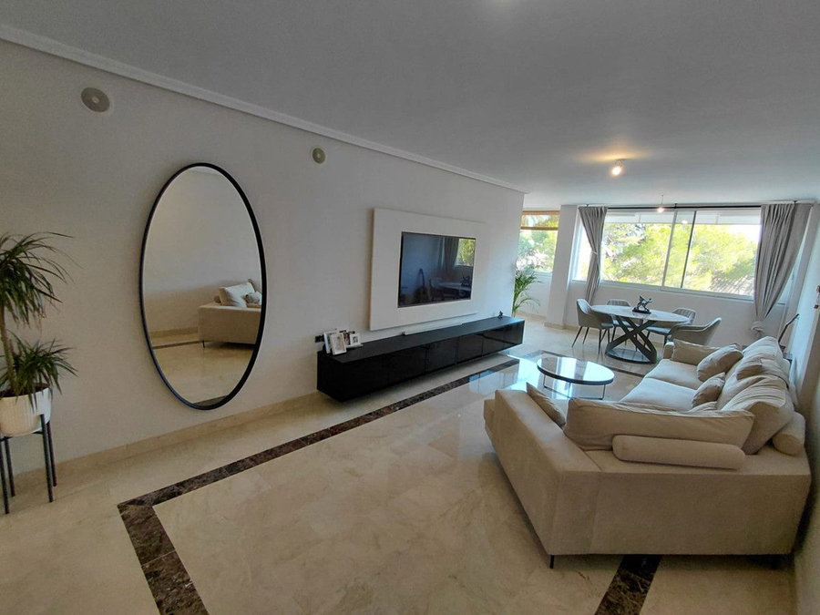 Middle Floor Apartment in Marbella, Costa del Sol – 2 beds – 540000 € - photo 1 of 16