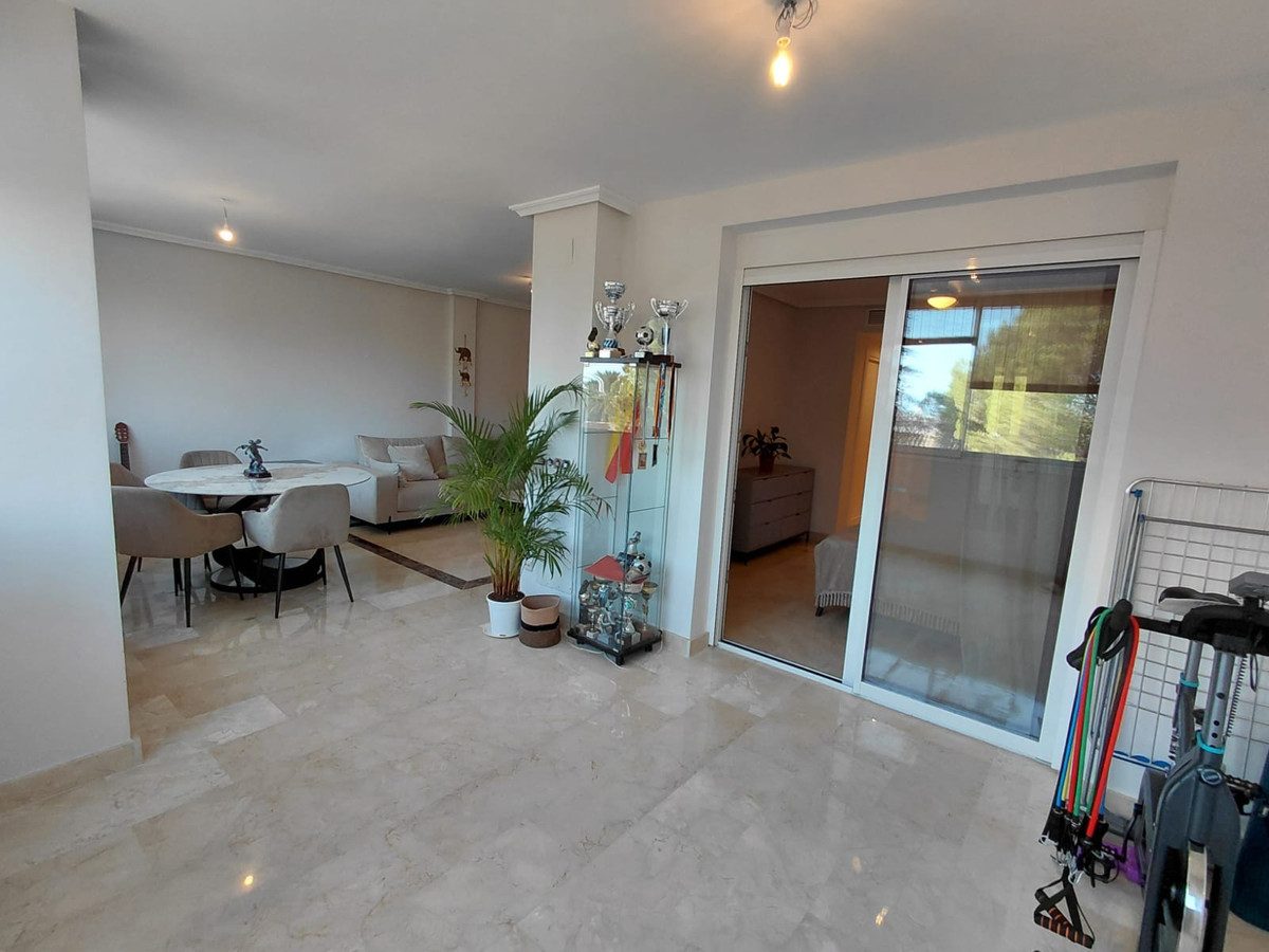 Middle Floor Apartment in Marbella, Costa del Sol – 2 beds – 540000 € - photo 2 of 16
