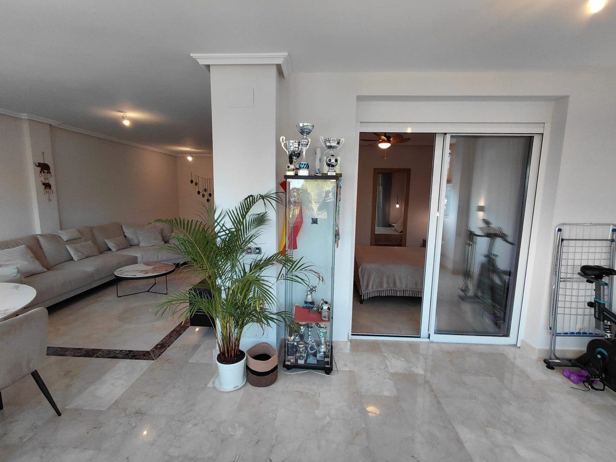 Middle Floor Apartment in Marbella, Costa del Sol – 2 beds – 540000 € - photo 3 of 16
