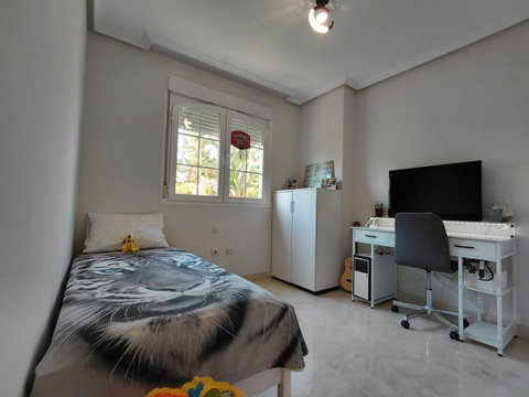 Middle Floor Apartment in Marbella, Costa del Sol – 2 beds – 540000 € - photo 4 of 16