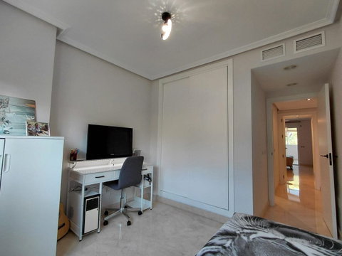 Middle Floor Apartment in Marbella, Costa del Sol – 2 beds – 540000 € - photo 7 of 16