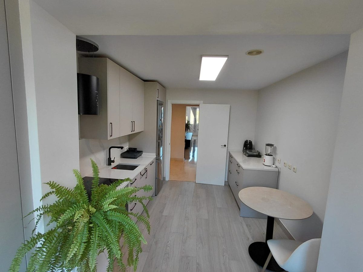 Middle Floor Apartment in Marbella, Costa del Sol – 2 beds – 540000 € - photo 10 of 16