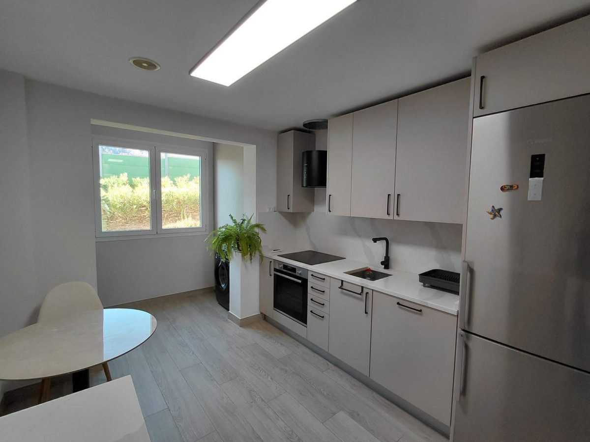 Middle Floor Apartment in Marbella, Costa del Sol – 2 beds – 540000 € - photo 11 of 16
