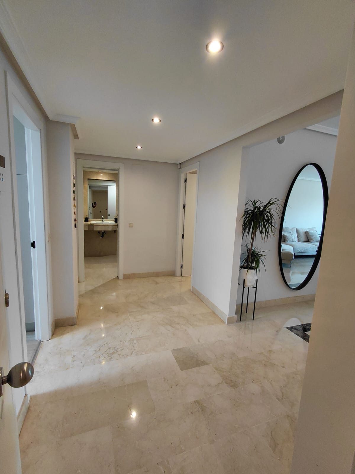 Middle Floor Apartment in Marbella, Costa del Sol – 2 beds – 540000 € - photo 12 of 16