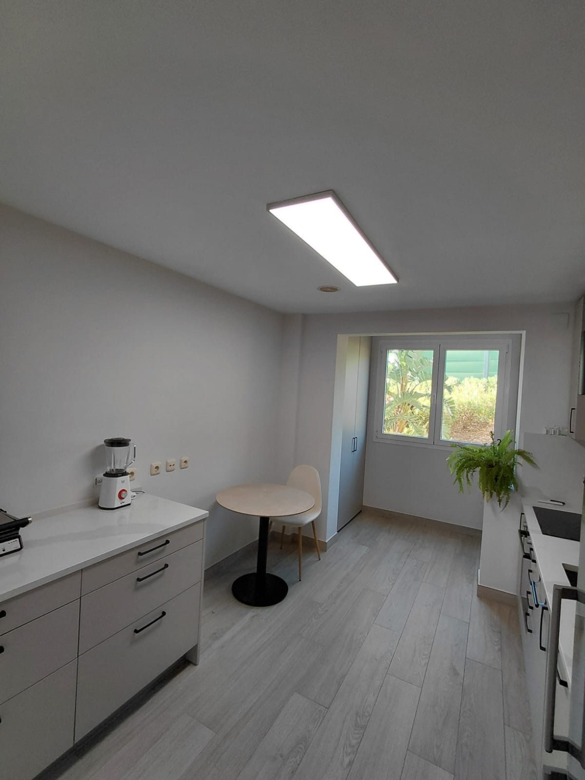 Middle Floor Apartment in Marbella, Costa del Sol – 2 beds – 540000 € - photo 13 of 16