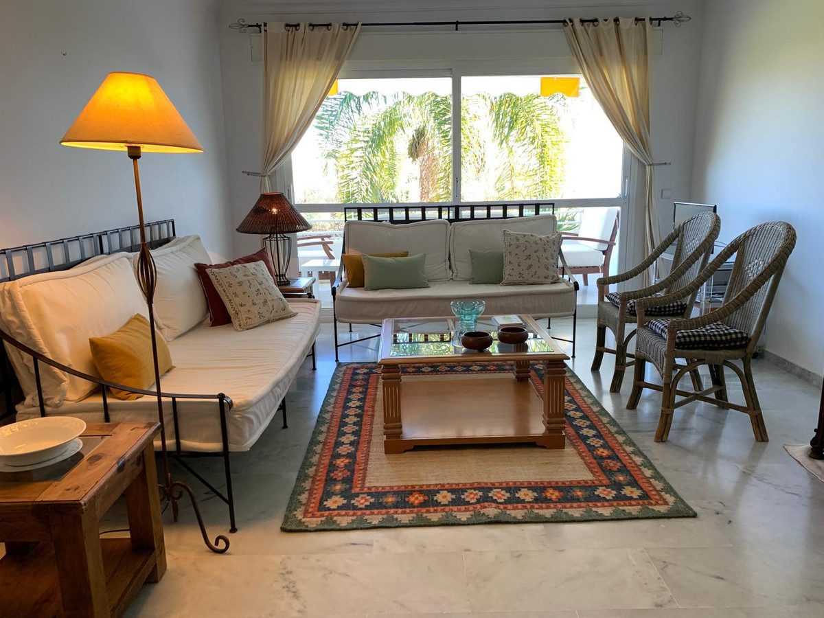 Middle Floor Apartment in Marbella, Costa del Sol – 3 beds – 650000 € - photo 6 of 12