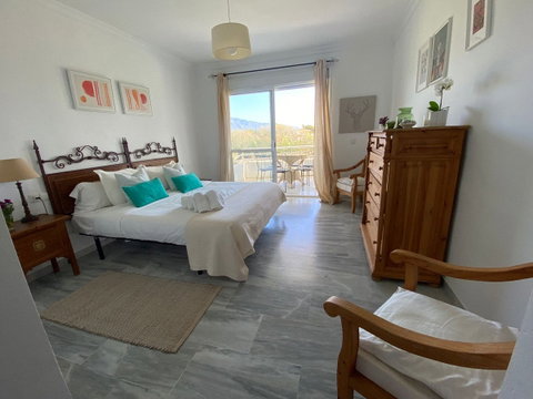 Middle Floor Apartment in Marbella, Costa del Sol – 3 beds – 650000 € - photo 8 of 12