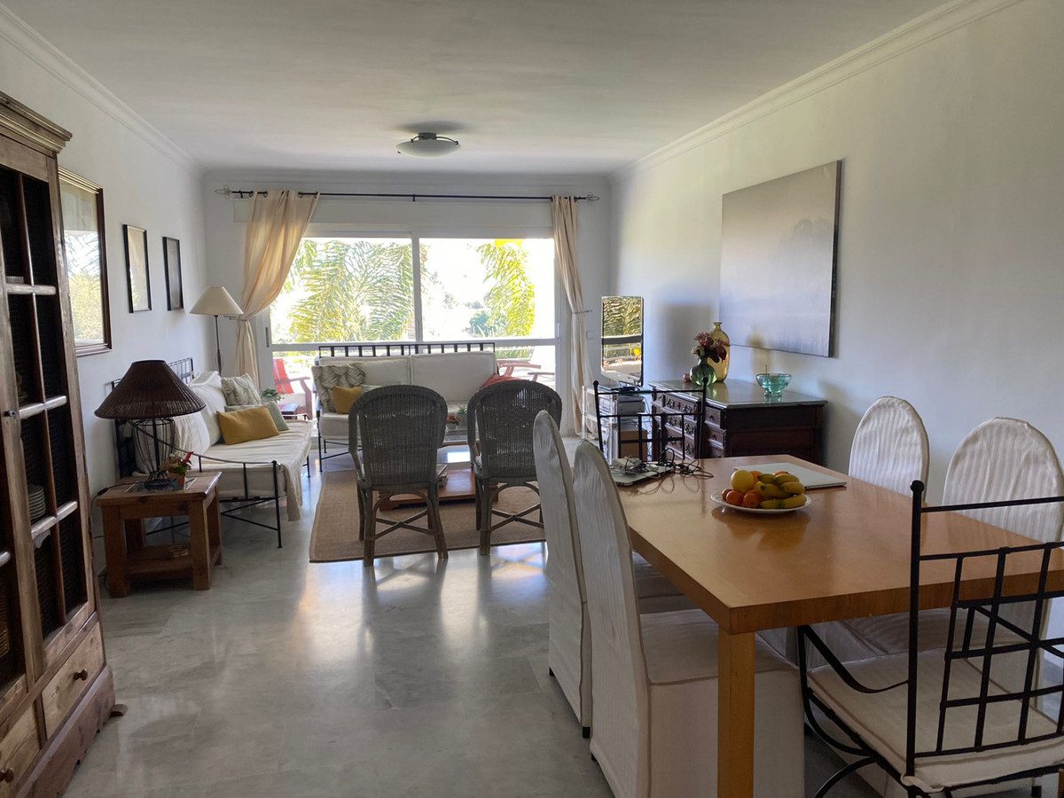 Middle Floor Apartment in Marbella, Costa del Sol – 3 beds – 650000 € - photo 11 of 12