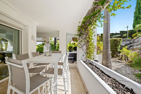 Ground Floor Apartment in Marbella, Costa del Sol – 2 beds – 695000 € - photo 3 of 24