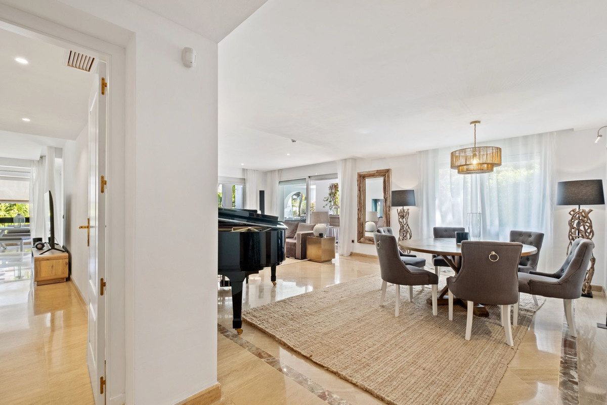 Ground Floor Apartment in Marbella, Costa del Sol – 2 beds – 695000 € - photo 4 of 24