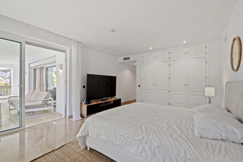 Ground Floor Apartment in Marbella, Costa del Sol – 2 beds – 695000 € - photo 7 of 24