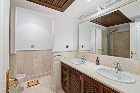 Ground Floor Apartment in Marbella, Costa del Sol – 2 beds – 695000 € - photo 9 of 24
