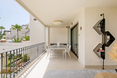 Middle Floor Apartment in Estepona, Costa del Sol – 3 beds – 1995000 € - photo 4 of 30
