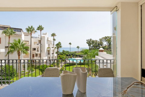 Middle Floor Apartment in Estepona, Costa del Sol – 3 beds – 1995000 € - photo 6 of 30