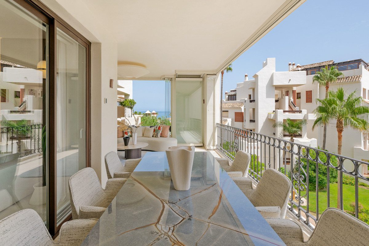 Middle Floor Apartment in Estepona, Costa del Sol – 3 beds – 1995000 € - photo 7 of 30