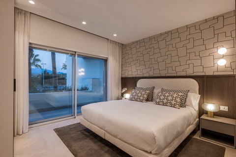 Middle Floor Apartment in Estepona, Costa del Sol – 3 beds – 1995000 € - photo 27 of 30
