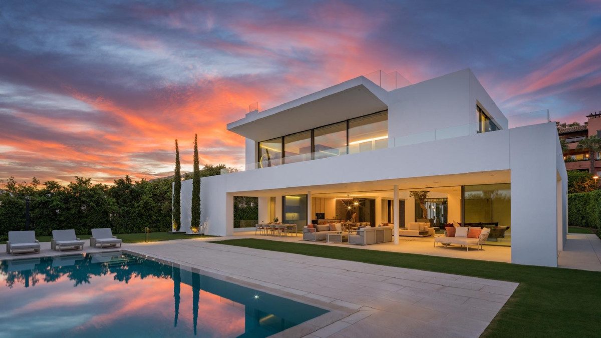 Detached Villa in Marbella, Costa del Sol – 5 beds – 9500000 € - photo 1 of 46