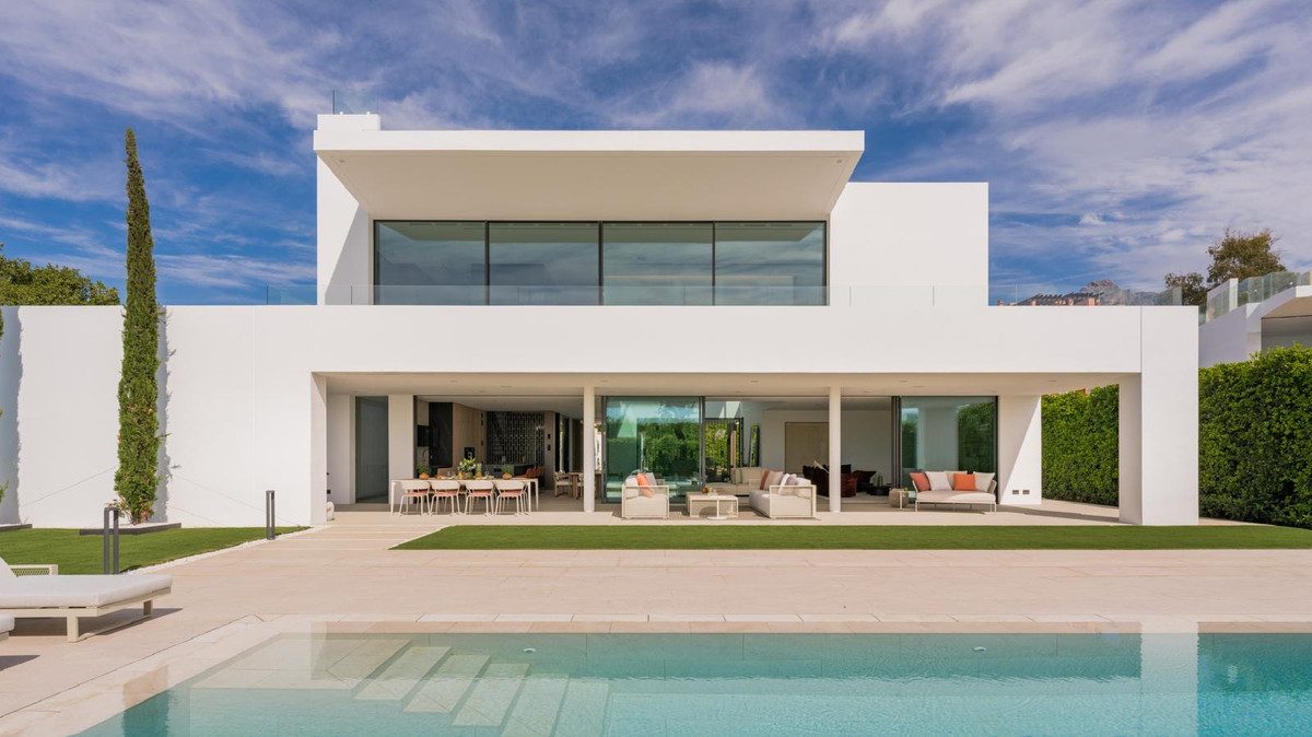 Detached Villa in Marbella, Costa del Sol – 5 beds – 9500000 € - photo 2 of 46