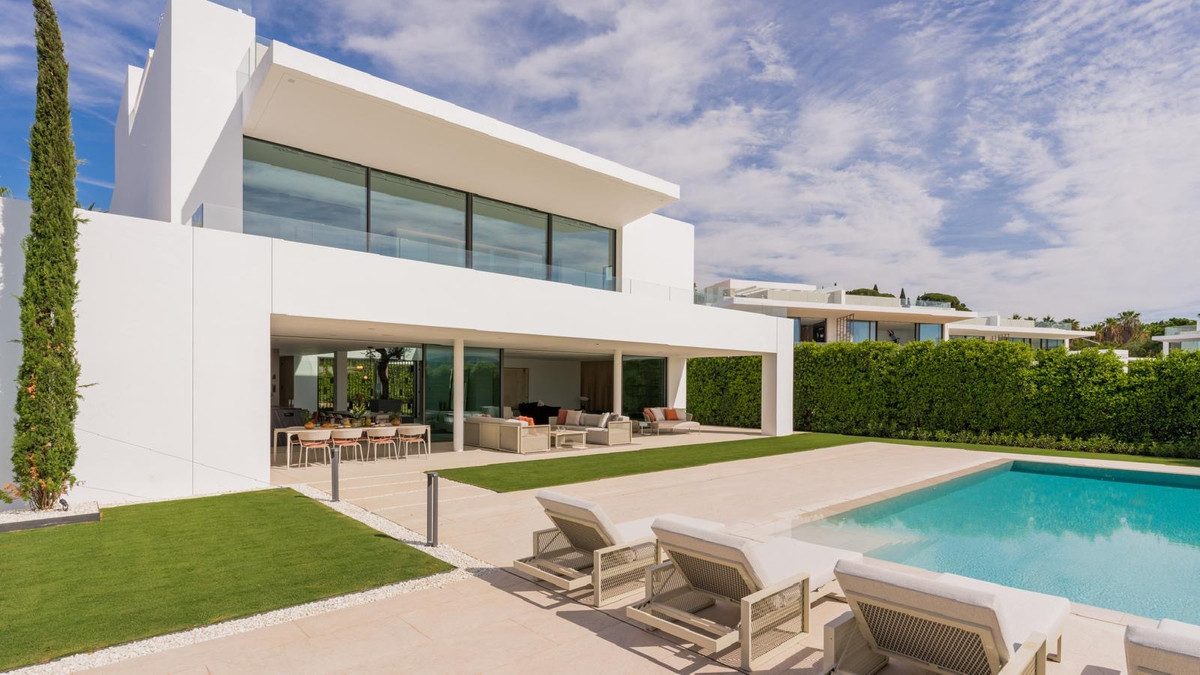 Detached Villa in Marbella, Costa del Sol – 5 beds – 9500000 € - photo 3 of 46
