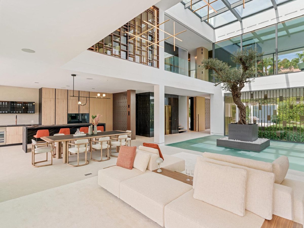 Detached Villa in Marbella, Costa del Sol – 5 beds – 9500000 € - photo 9 of 46