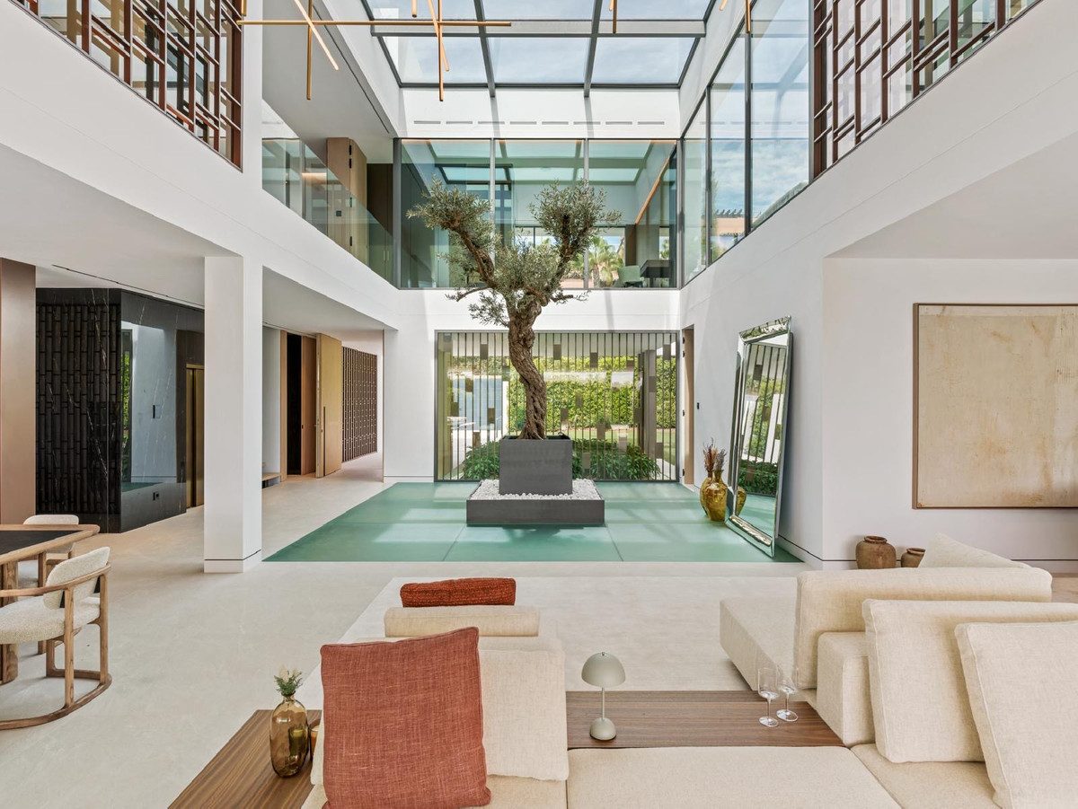 Detached Villa in Marbella, Costa del Sol – 5 beds – 9500000 € - photo 11 of 46