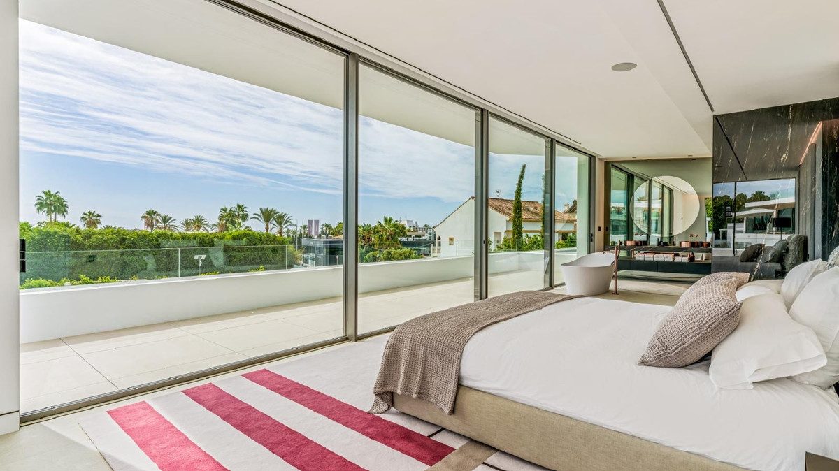 Detached Villa in Marbella, Costa del Sol – 5 beds – 9500000 € - photo 18 of 46