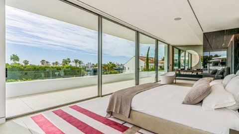Detached Villa in Marbella, Costa del Sol – 5 beds – 9500000 € - photo 18 of 46