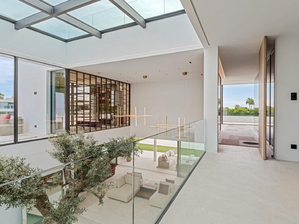 Detached Villa in Marbella, Costa del Sol – 5 beds – 9500000 € - photo 22 of 46