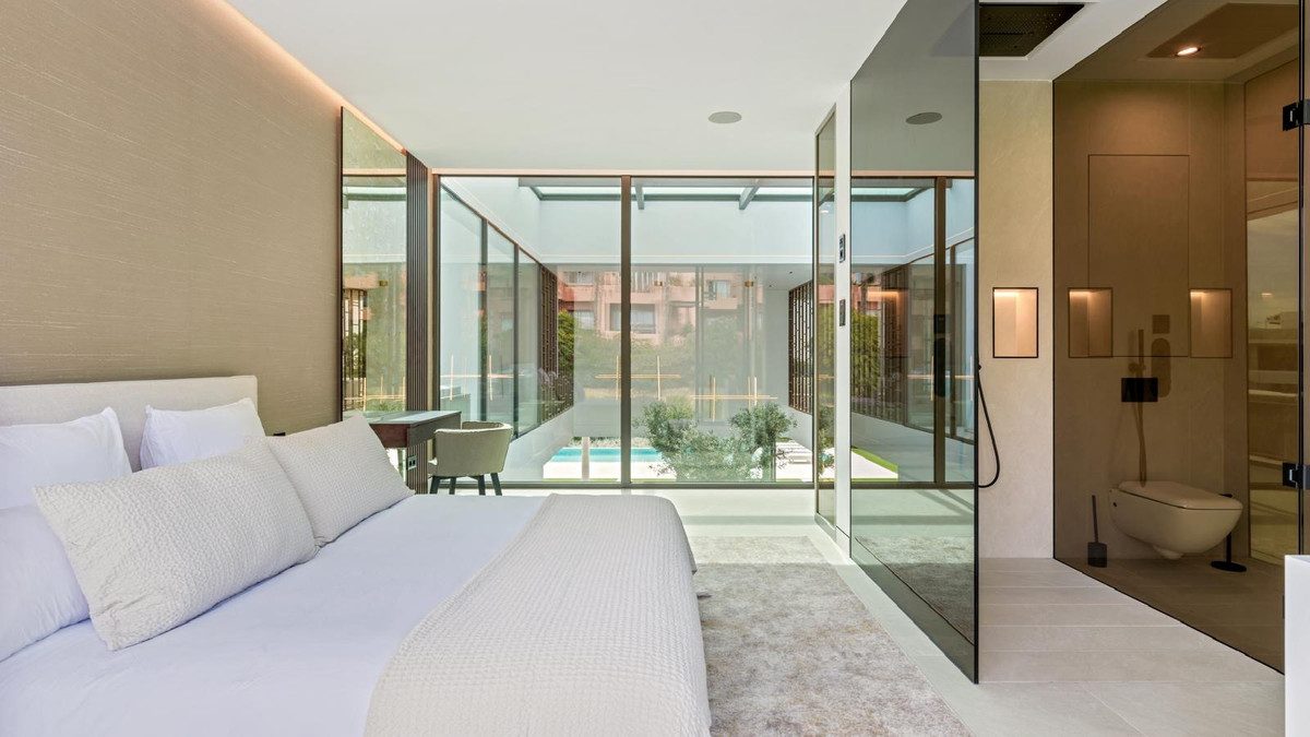 Detached Villa in Marbella, Costa del Sol – 5 beds – 9500000 € - photo 24 of 46