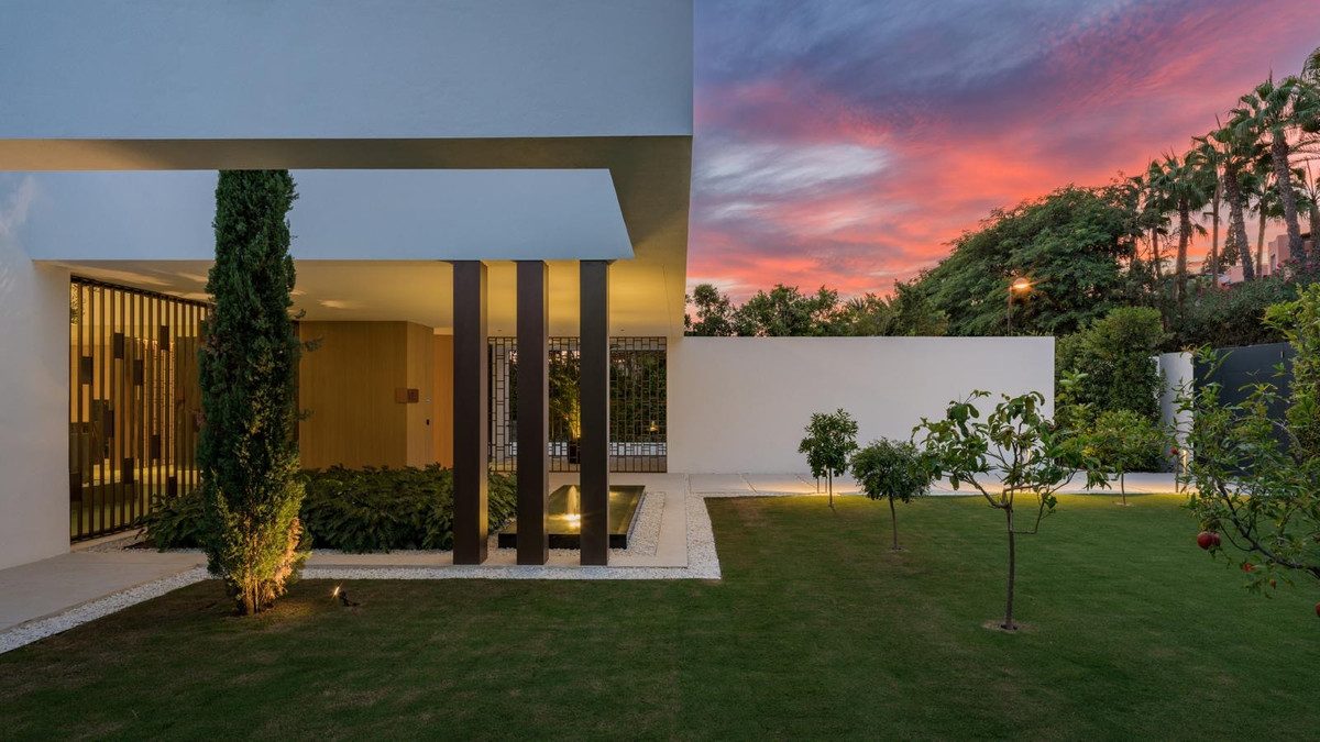 Detached Villa in Marbella, Costa del Sol – 5 beds – 9500000 € - photo 32 of 46