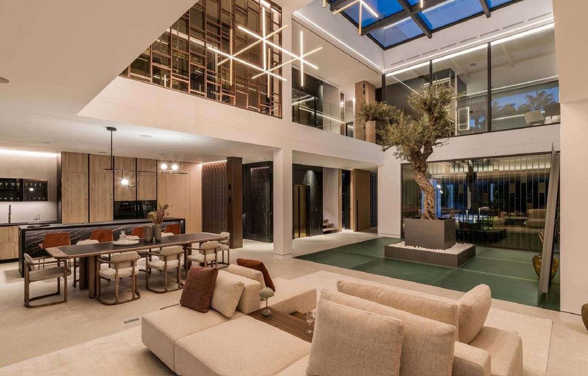 Detached Villa in Marbella, Costa del Sol – 5 beds – 9500000 € - photo 38 of 46