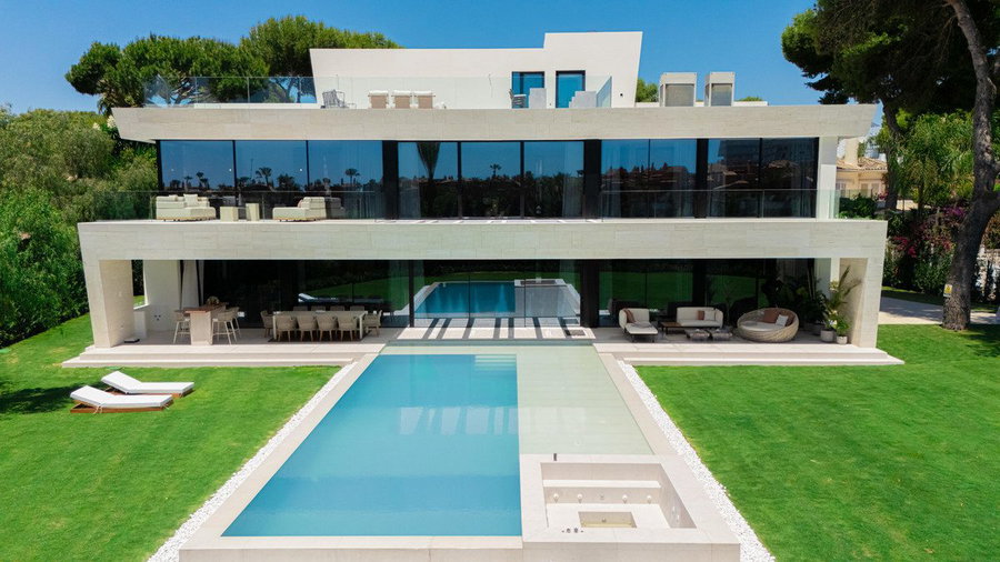 Detached Villa in Marbella, Costa del Sol – 6 beds – 8750000 € - photo 1 of 31