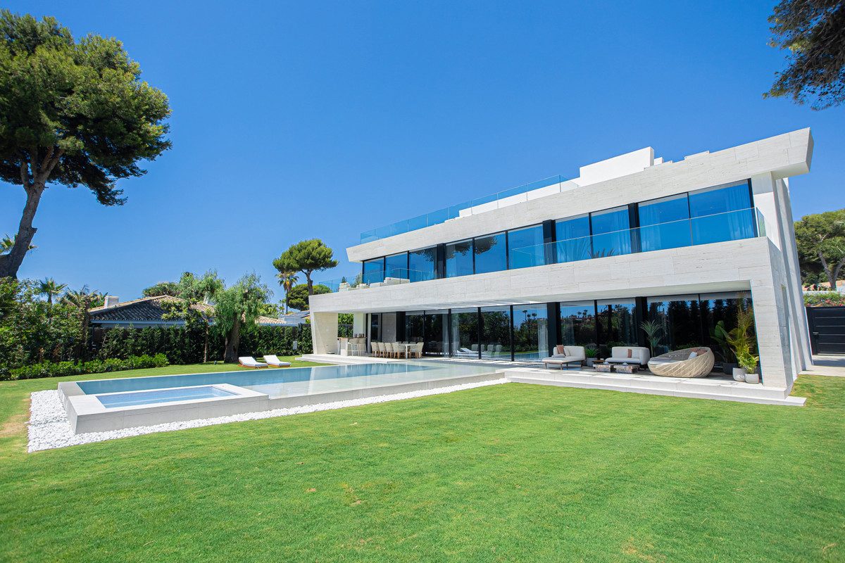Detached Villa in Marbella, Costa del Sol – 6 beds – 8750000 € - photo 2 of 31