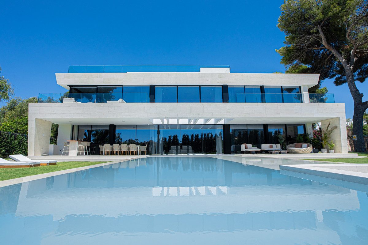 Detached Villa in Marbella, Costa del Sol – 6 beds – 8750000 € - photo 3 of 31