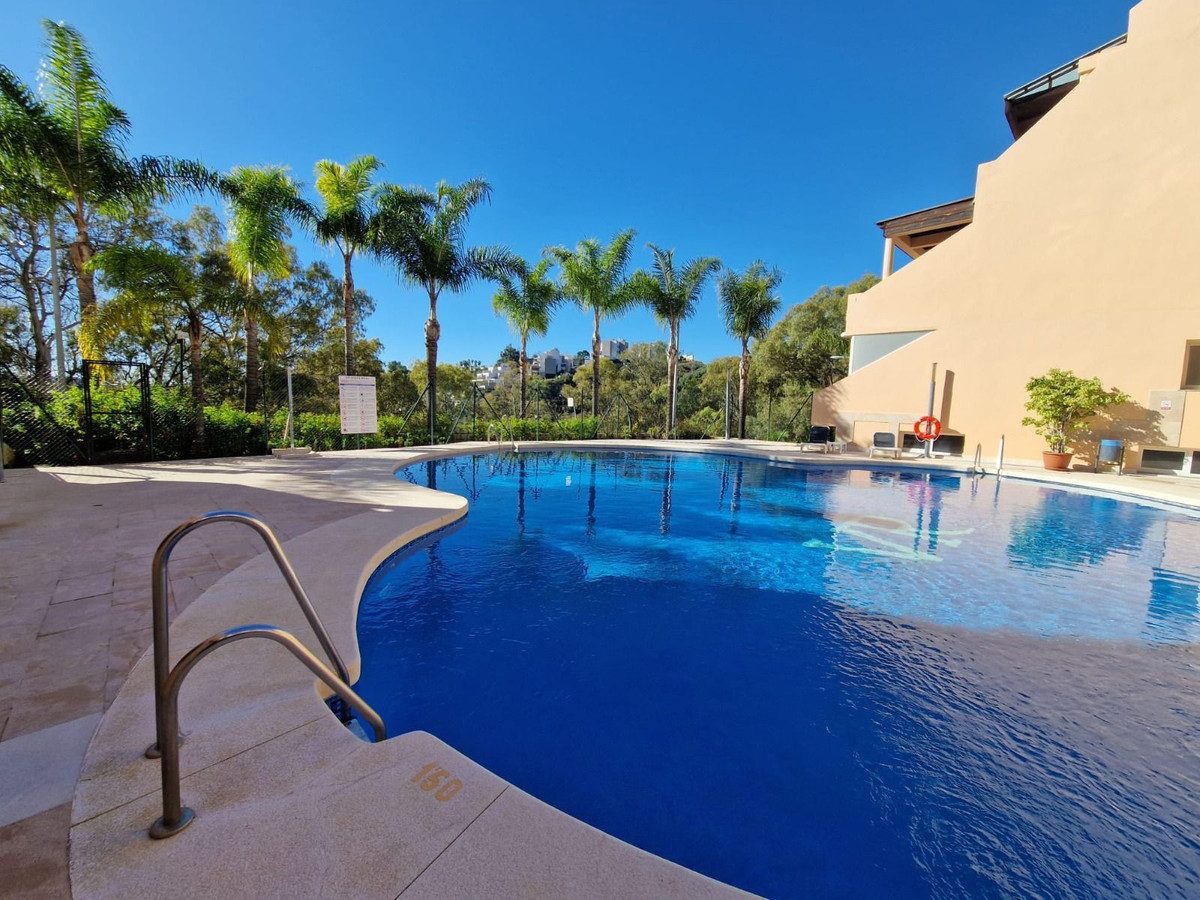 Middle Floor Apartment in Marbella, Costa del Sol – 2 beds – 585000 € - photo 1 of 40
