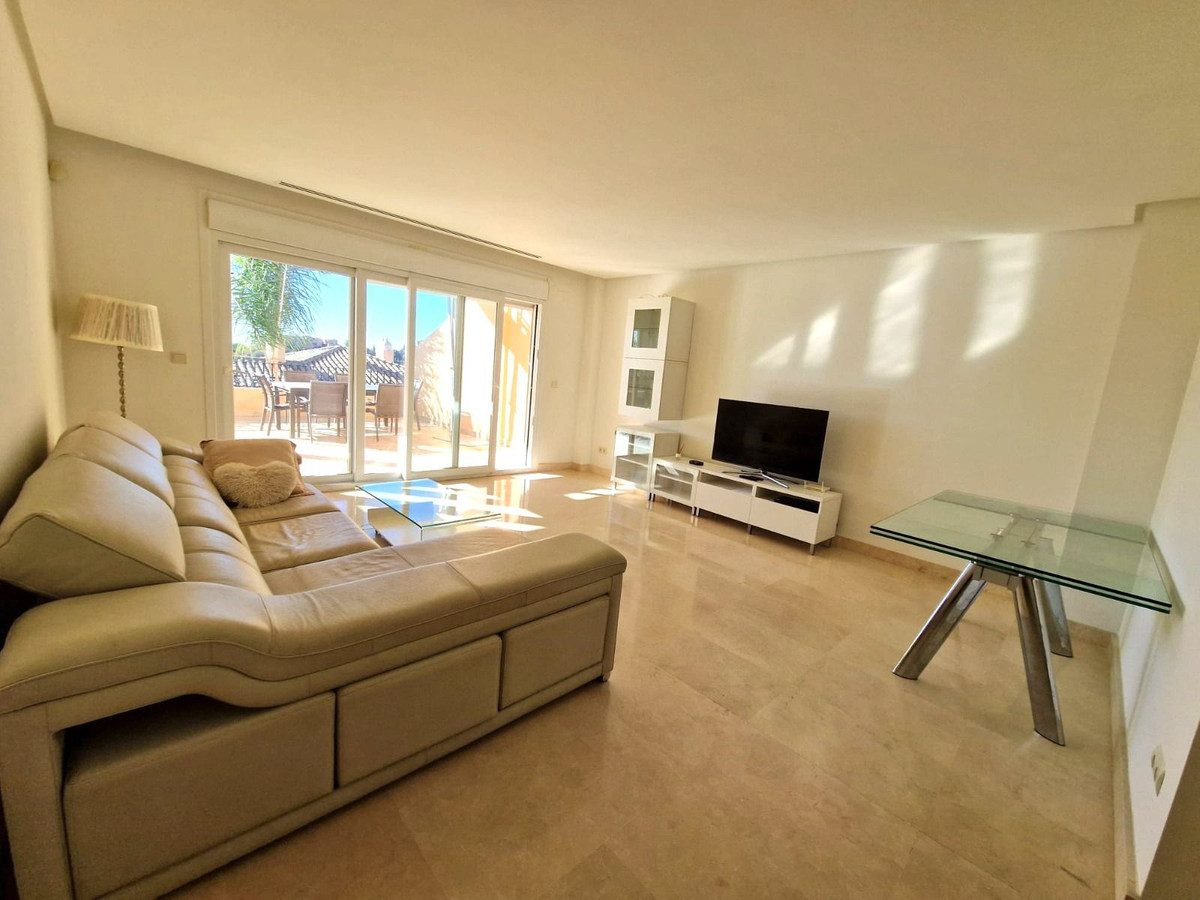 Middle Floor Apartment in Marbella, Costa del Sol – 2 beds – 585000 € - photo 2 of 40