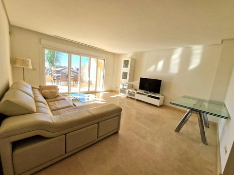 Middle Floor Apartment in Marbella, Costa del Sol – 2 beds – 585000 € - photo 2 of 40