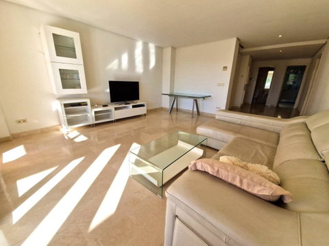 Middle Floor Apartment in Marbella, Costa del Sol – 2 beds – 585000 € - photo 3 of 40