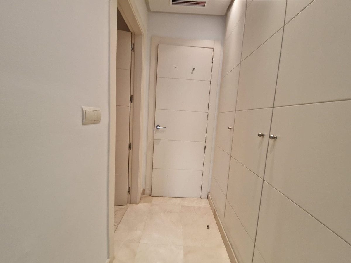 Middle Floor Apartment in Marbella, Costa del Sol – 2 beds – 585000 € - photo 11 of 40